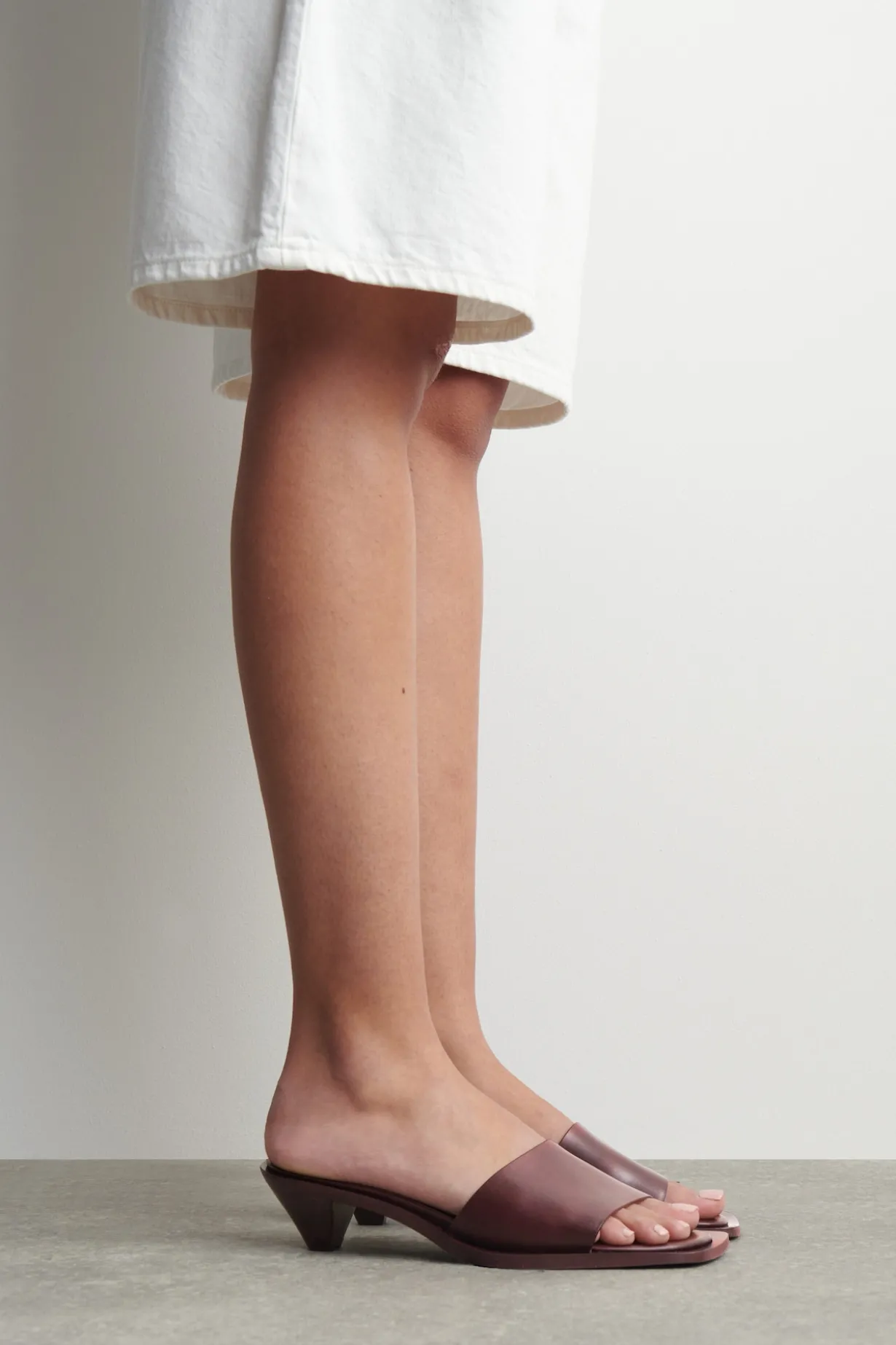 LEATHER KITTEN-HEEL MULES