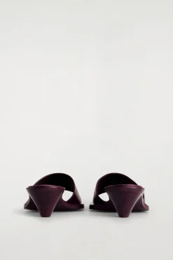 LEATHER KITTEN-HEEL MULES