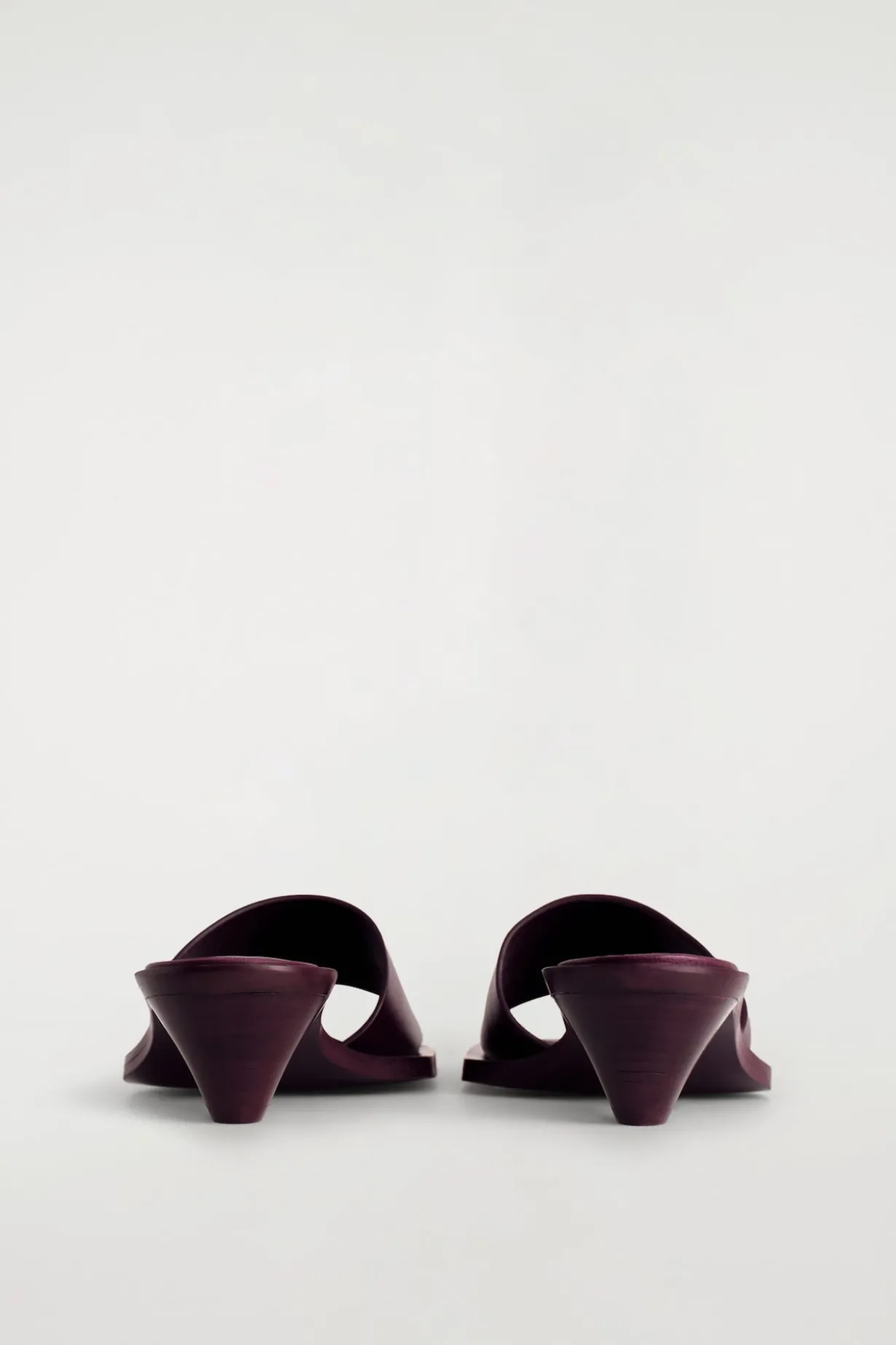LEATHER KITTEN-HEEL MULES