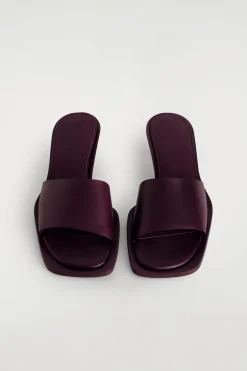 LEATHER KITTEN-HEEL MULES
