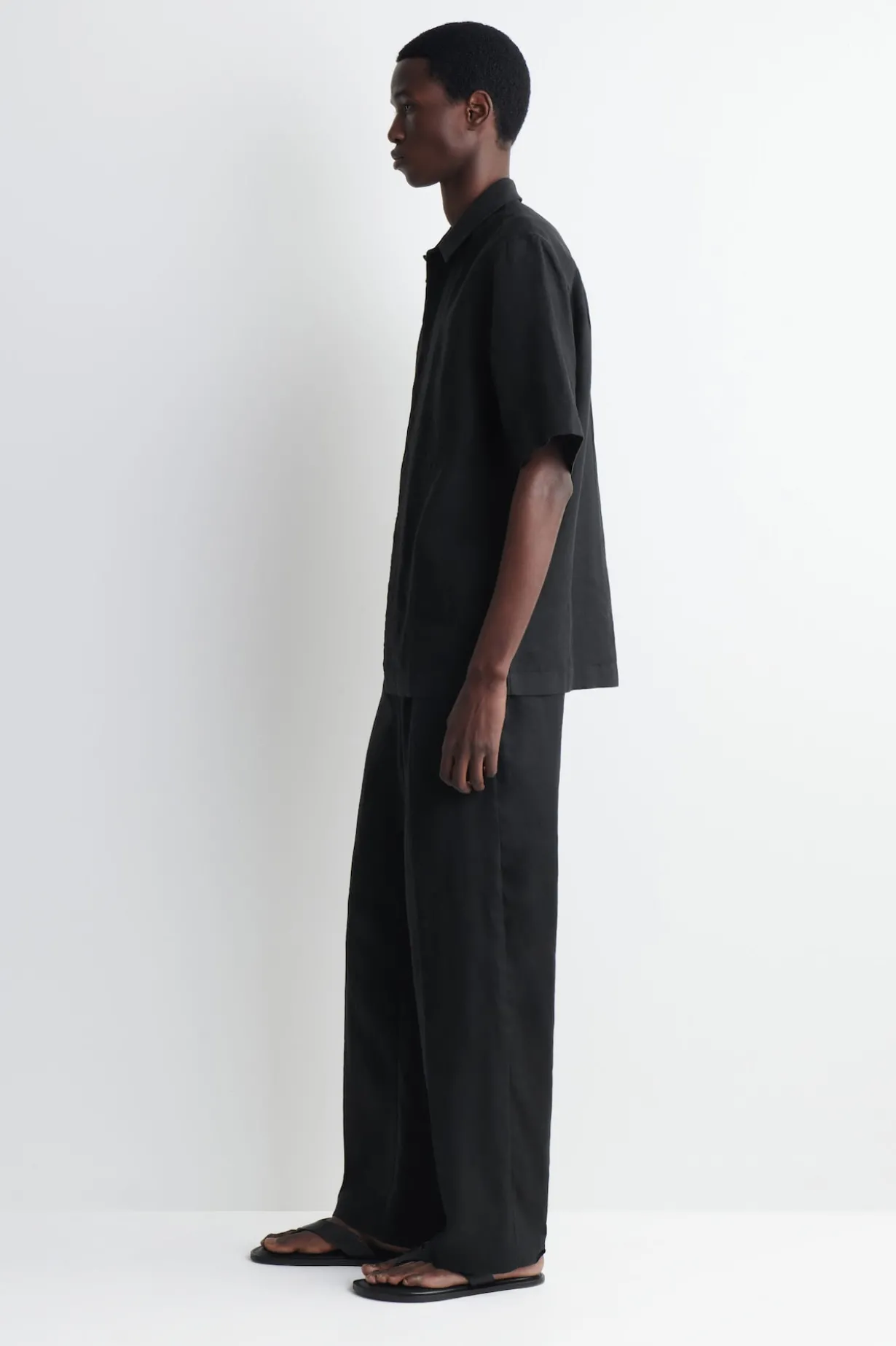 LINEN SHORT-SLEEVED SHIRT
