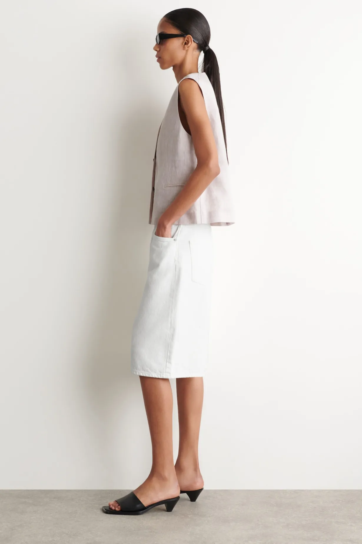 LINEN VEST