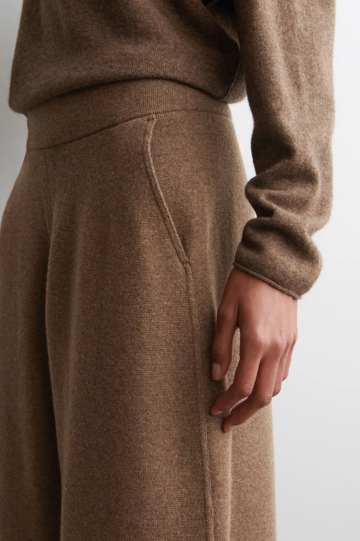 MERINO WOOL BARREL-LEG PANTS