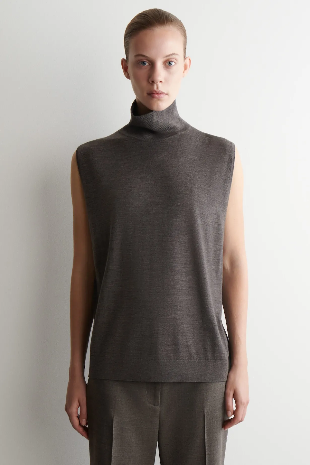 MERINO WOOL ROLL-NECK VEST