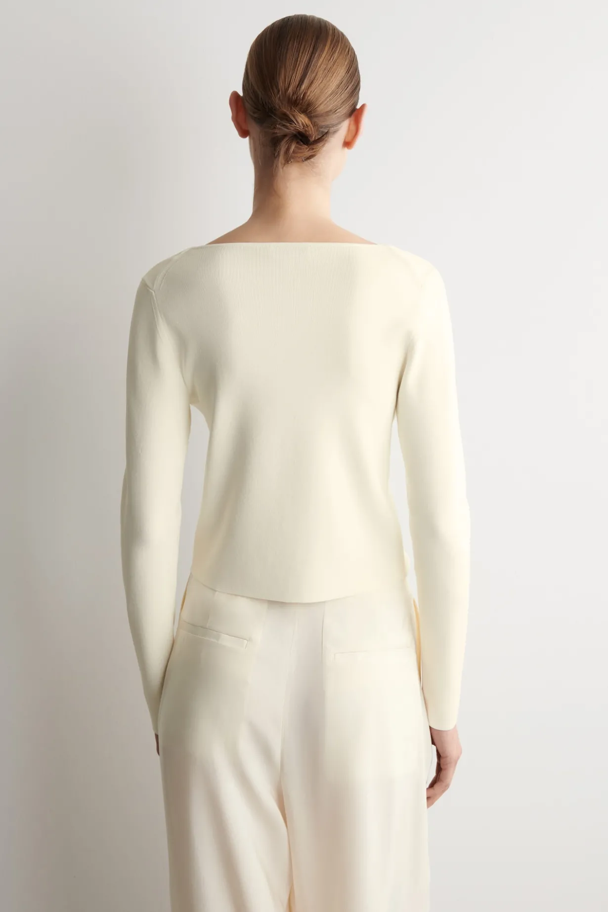 MINIMAL KNITTED V-NECK CARDIGAN