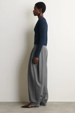 MINIMAL KNITTED V-NECK CARDIGAN