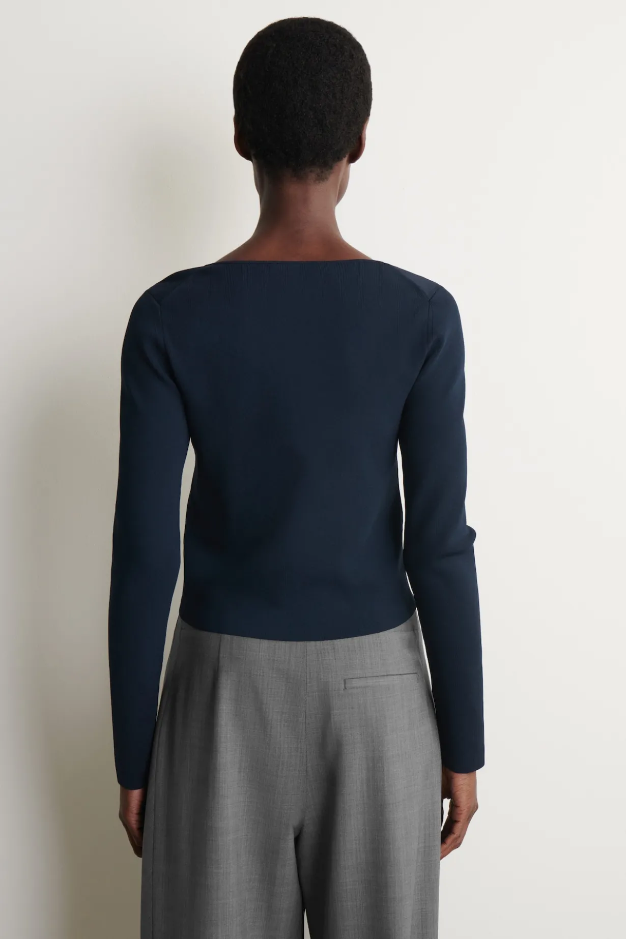 MINIMAL KNITTED V-NECK CARDIGAN