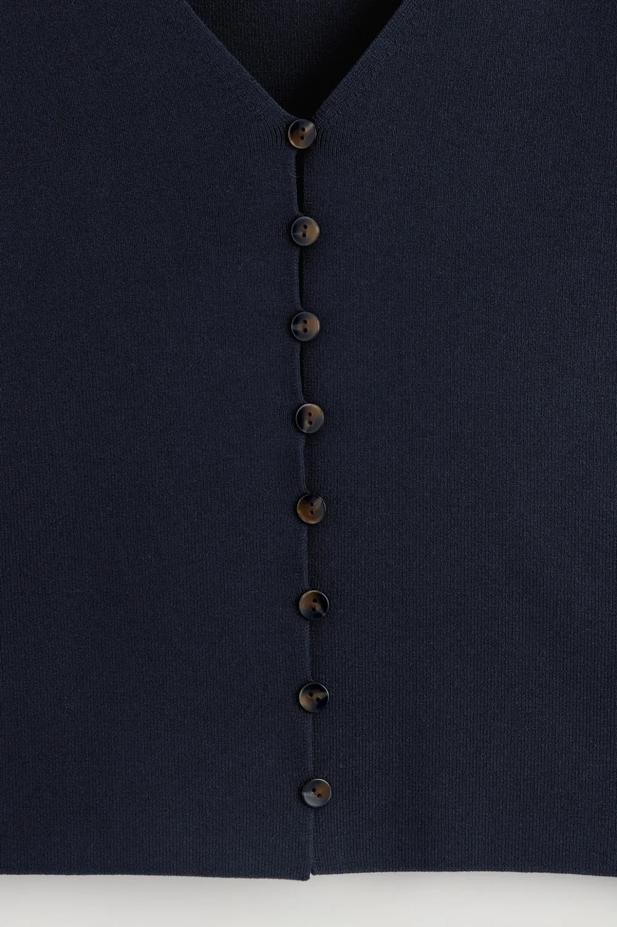 MINIMAL KNITTED V-NECK CARDIGAN
