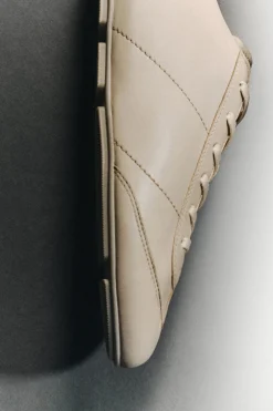 MINIMAL LEATHER SNEAKERS