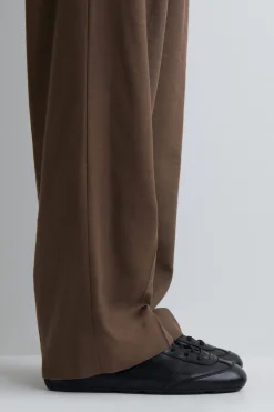 MINIMAL LEATHER SNEAKERS