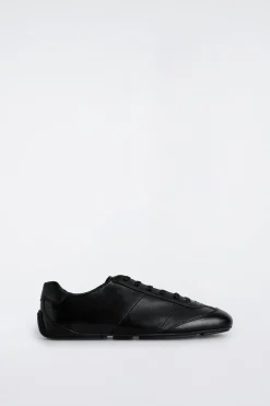 MINIMAL LEATHER SNEAKERS