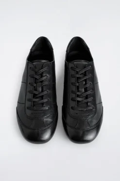 MINIMAL LEATHER SNEAKERS
