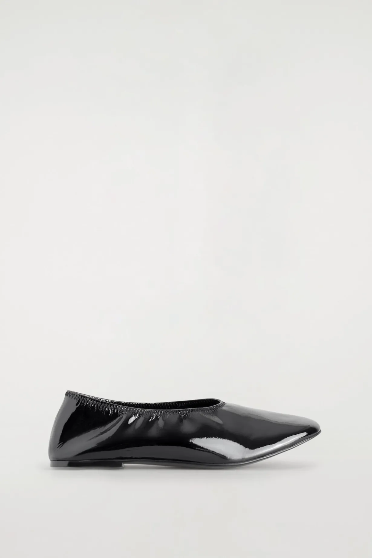 MINIMAL PATENT LEATHER BALLET FLATS