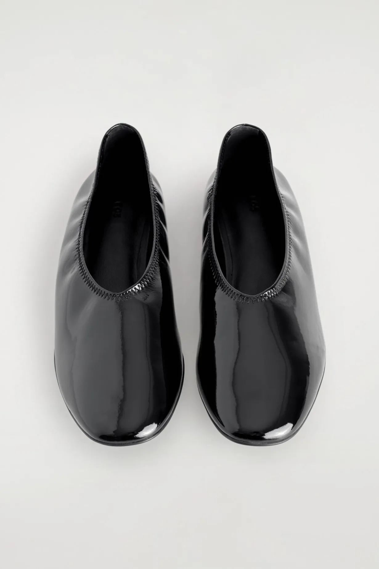 MINIMAL PATENT LEATHER BALLET FLATS