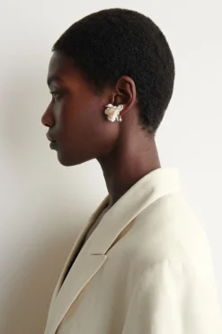 MISMATCHED CLUSTERED PEARL EARRINGS