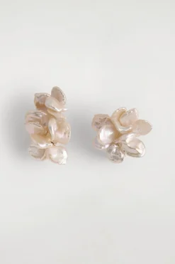MISMATCHED CLUSTERED PEARL EARRINGS