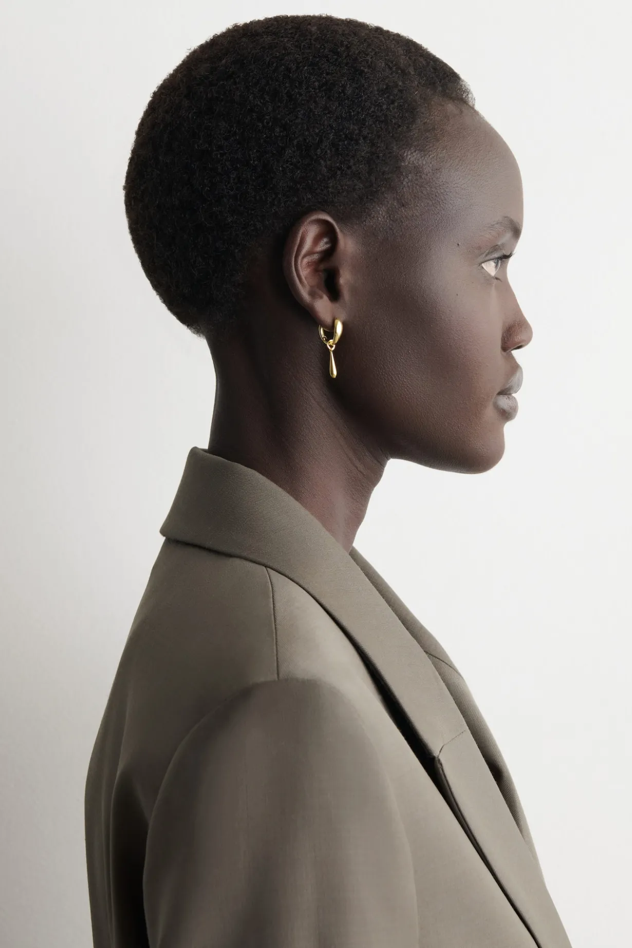 MISMATCHED TEARDROP PEARL HOOP EARRINGS
