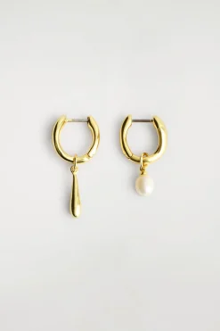 MISMATCHED TEARDROP PEARL HOOP EARRINGS