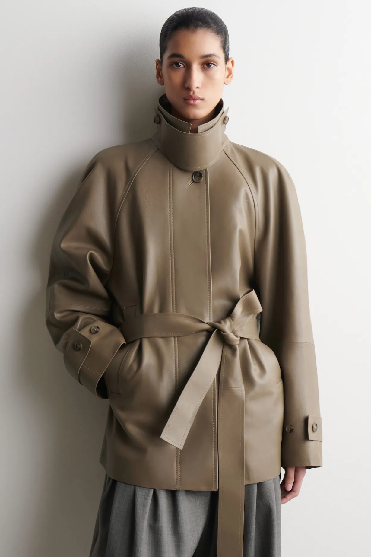mock-NECK LEATHER SHORT TRENCH COAT