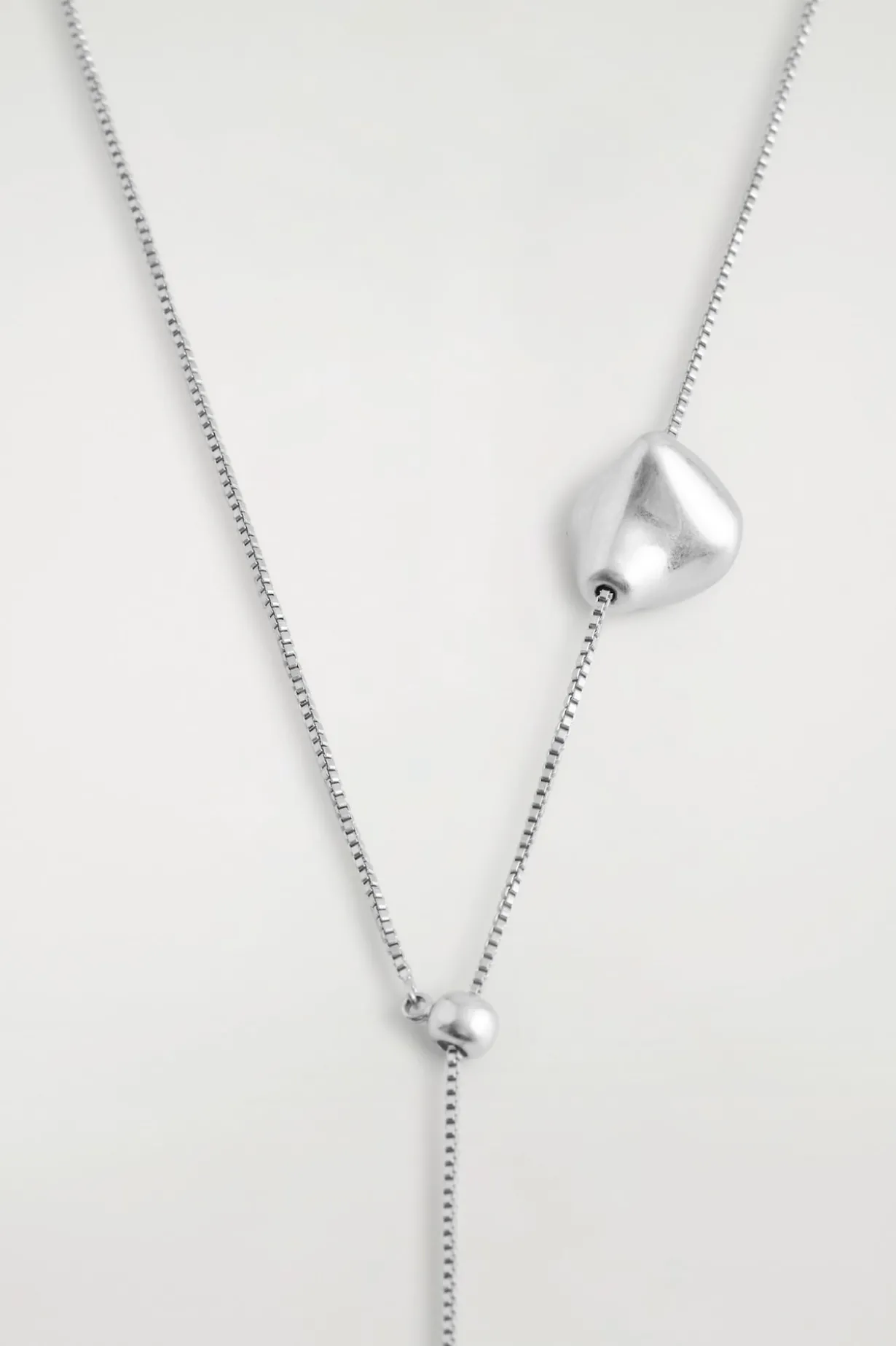 MOLTEN PENDANT NECKLACE