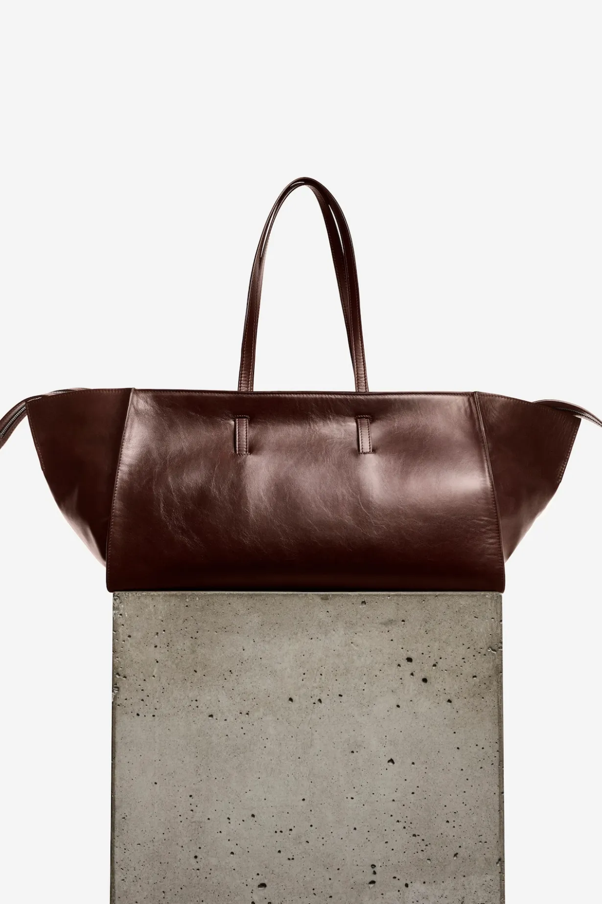 MONUMENT TOTE BAG - LEATHER