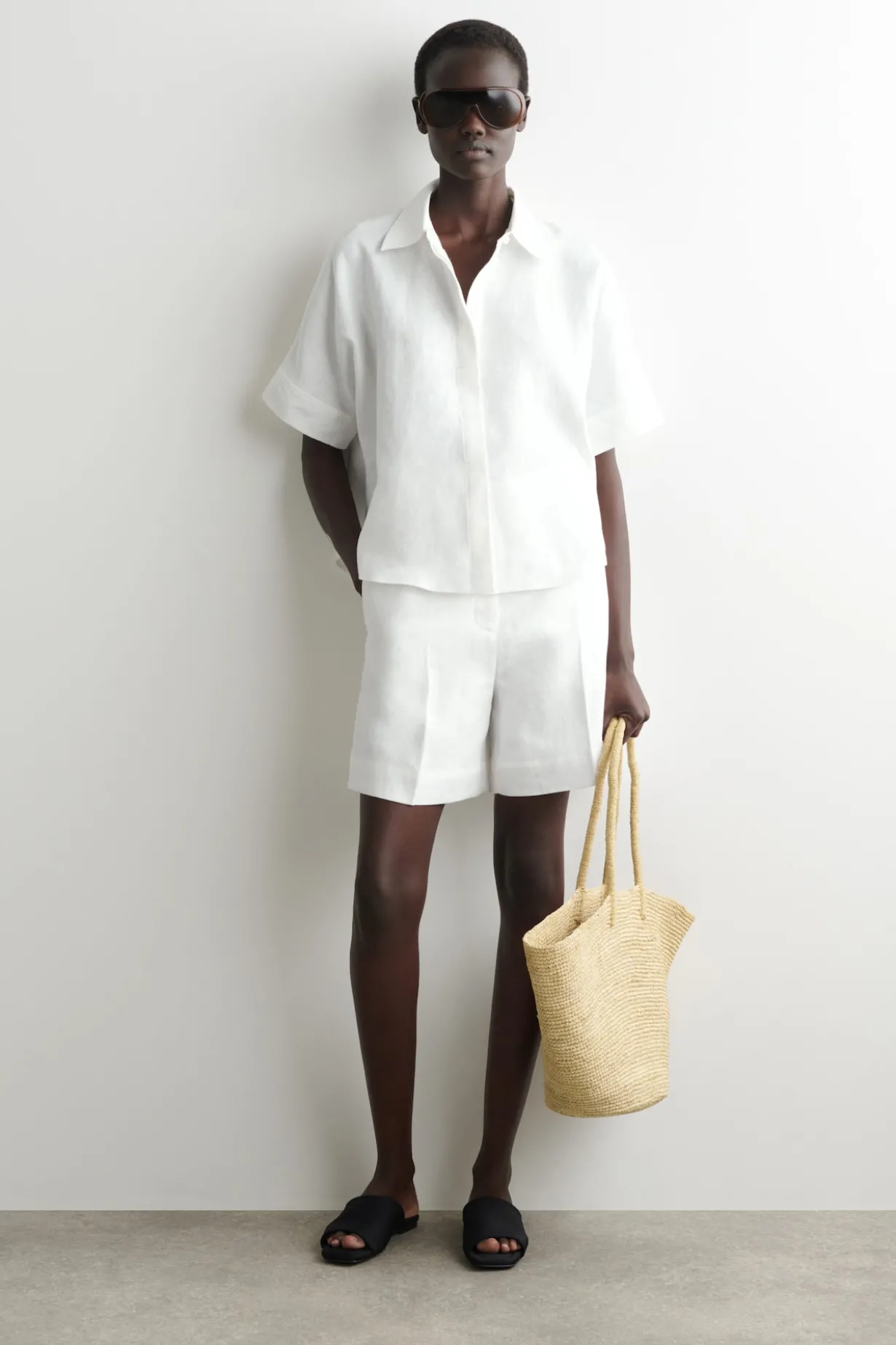 OVERSIZED SHORT-SLEEVED LINEN SHIRT