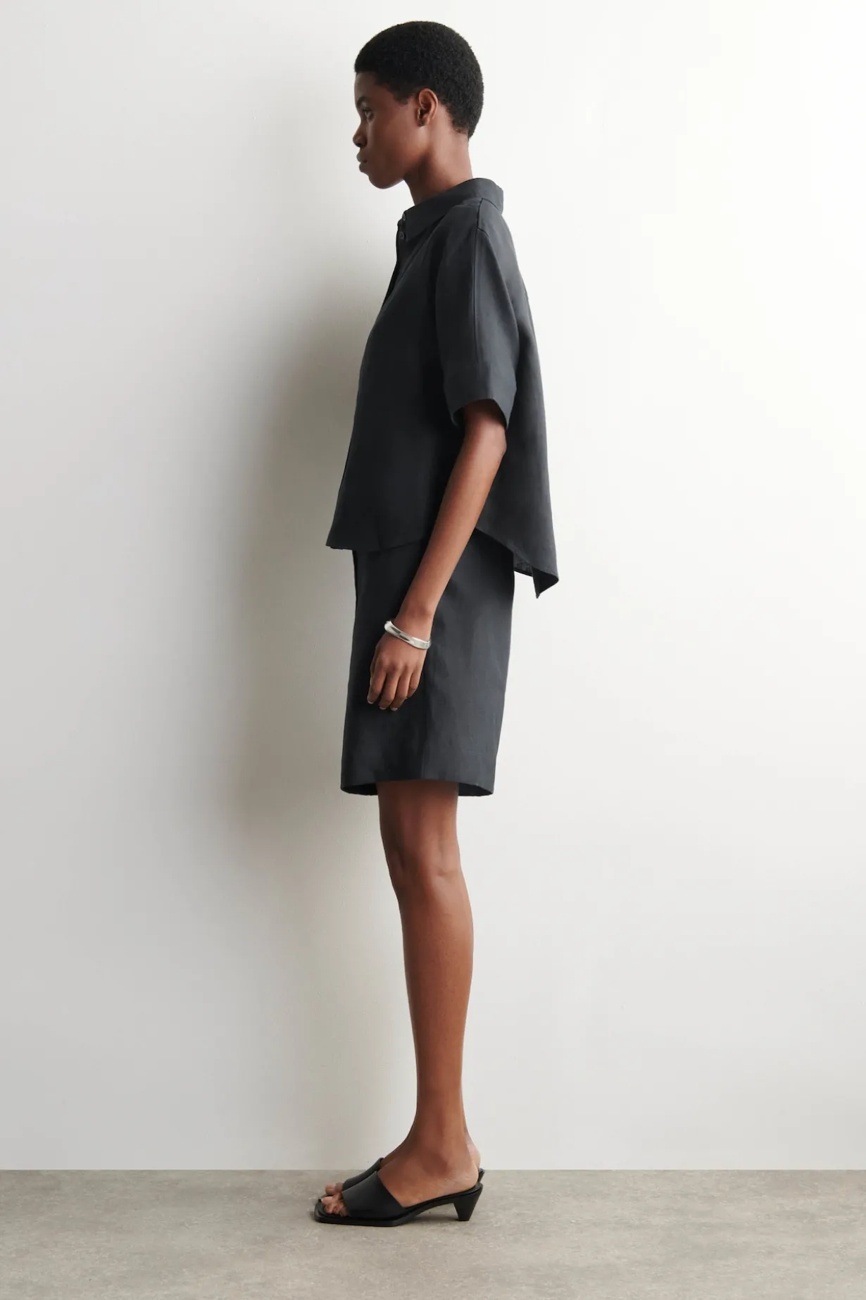 OVERSIZED SHORT-SLEEVED LINEN SHIRT