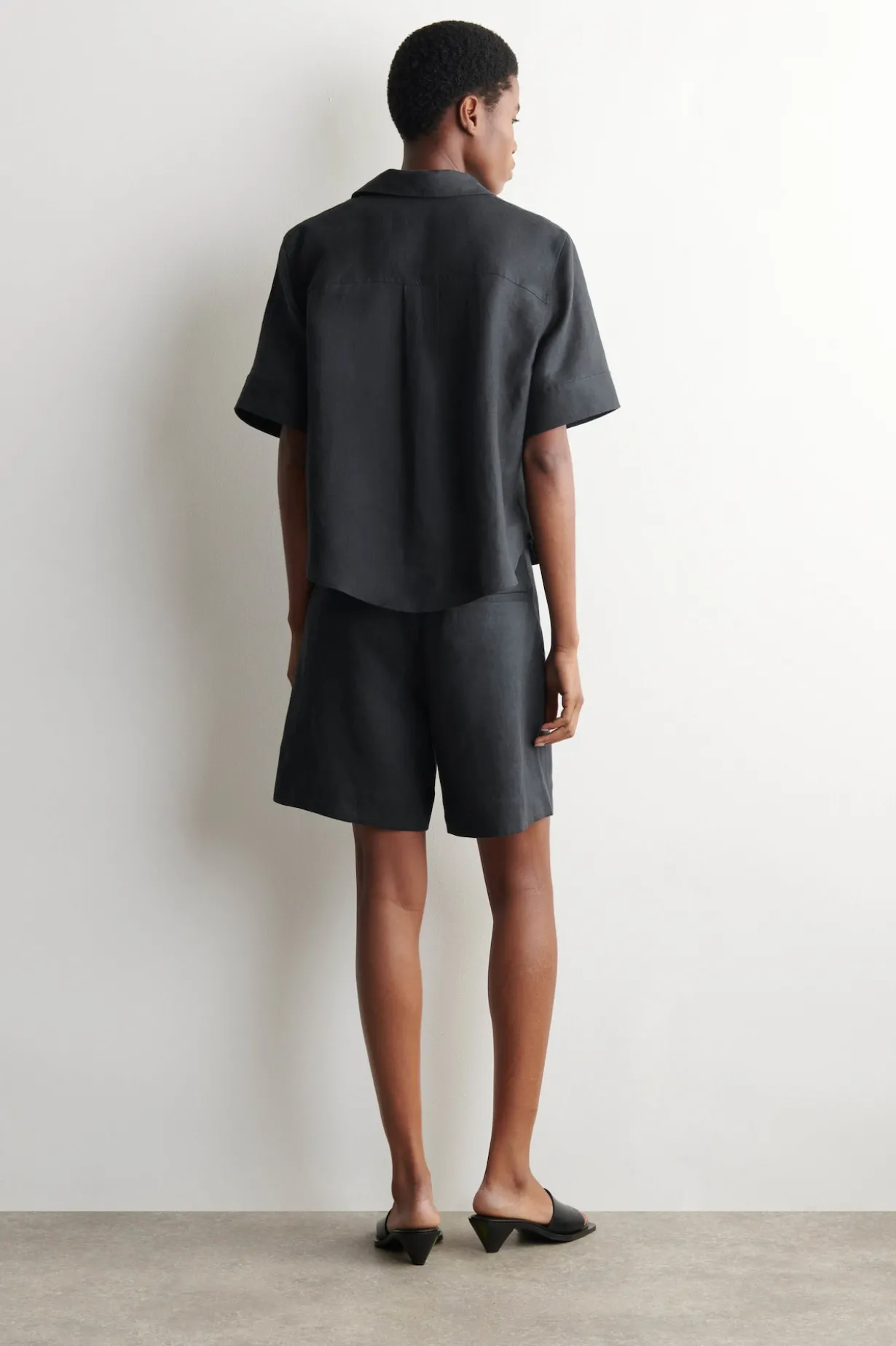 OVERSIZED SHORT-SLEEVED LINEN SHIRT