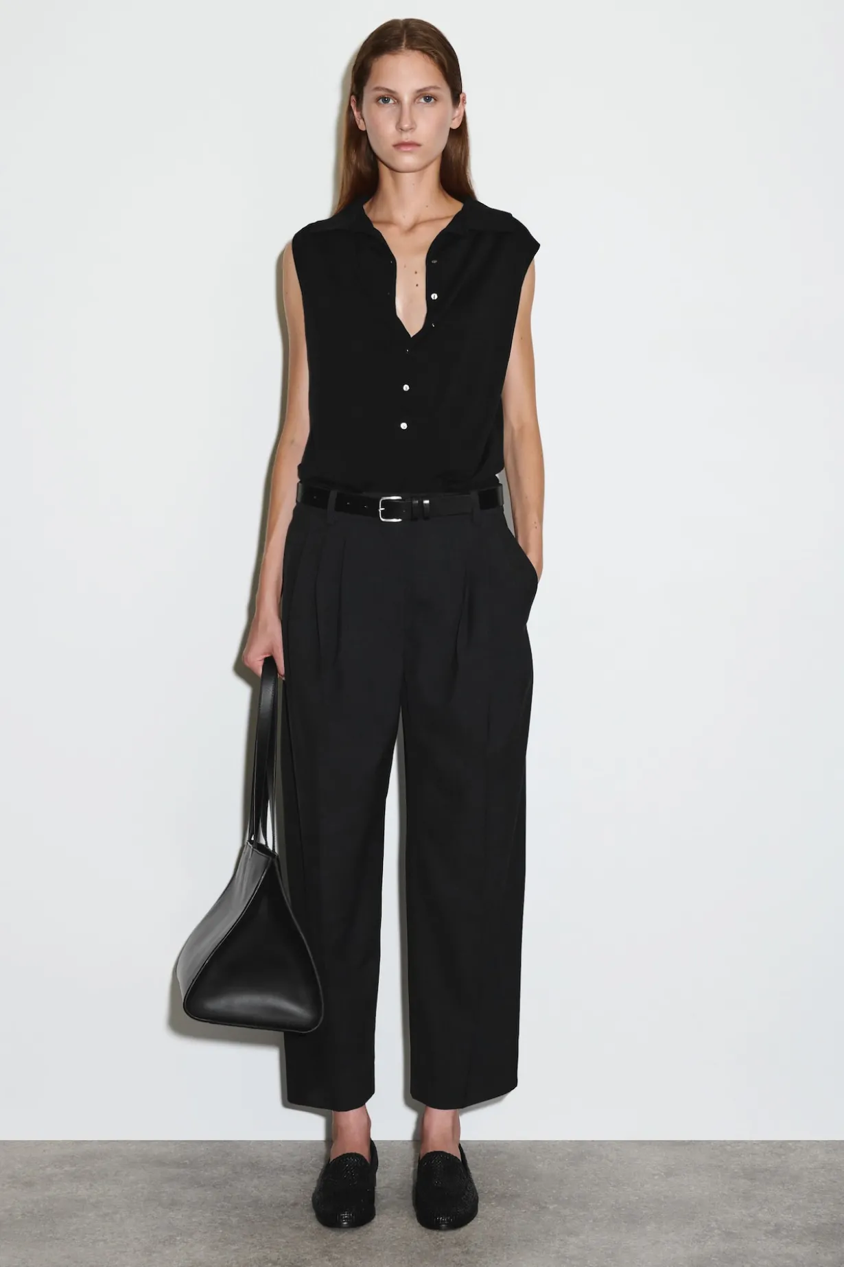 PLEATED BARREL-LEG WOOL PANTS
