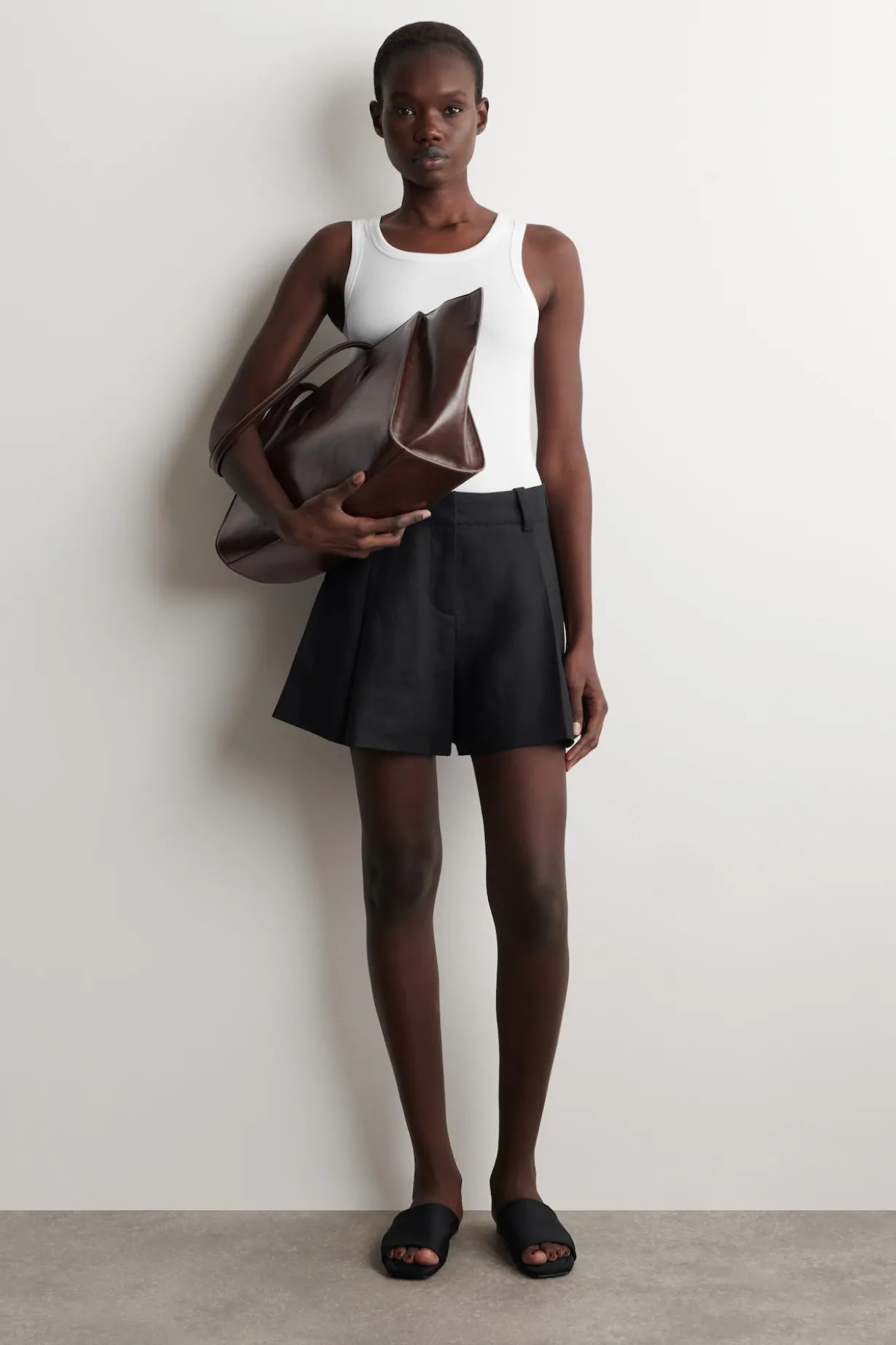 PLEATED BELTED LINEN SHORTS