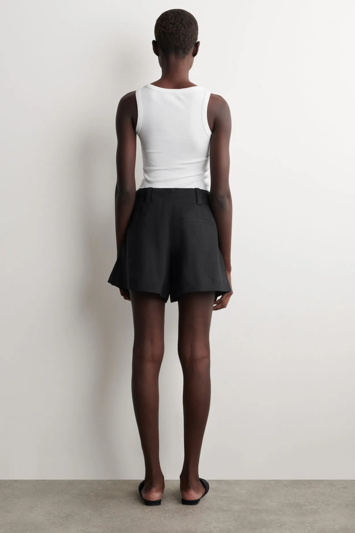 PLEATED BELTED LINEN SHORTS