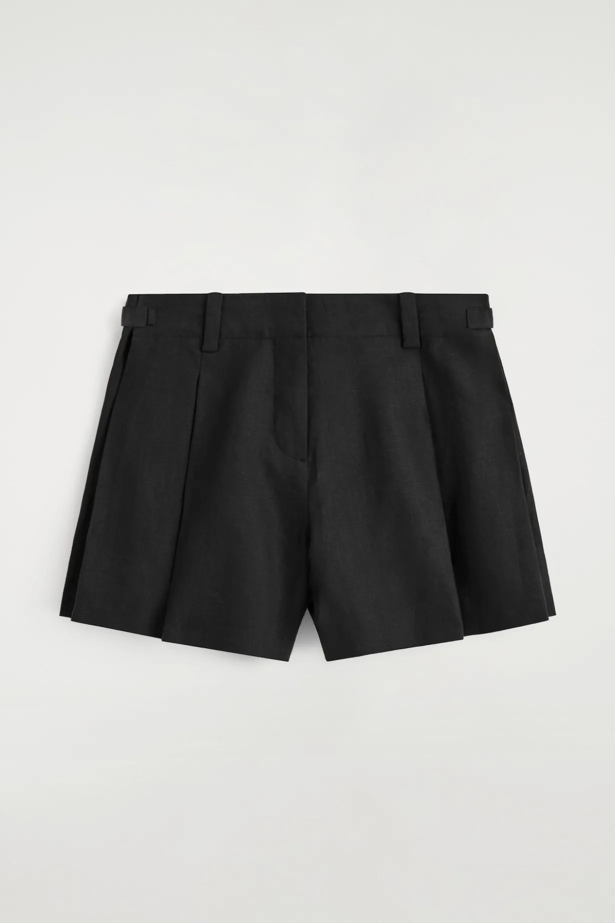 PLEATED BELTED LINEN SHORTS