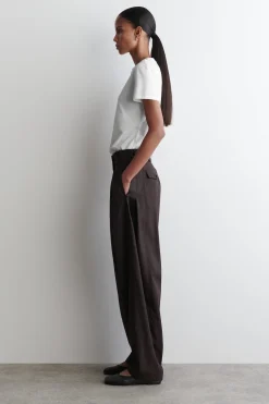PLEATED COTTON BARREL-LEG TROUSERS