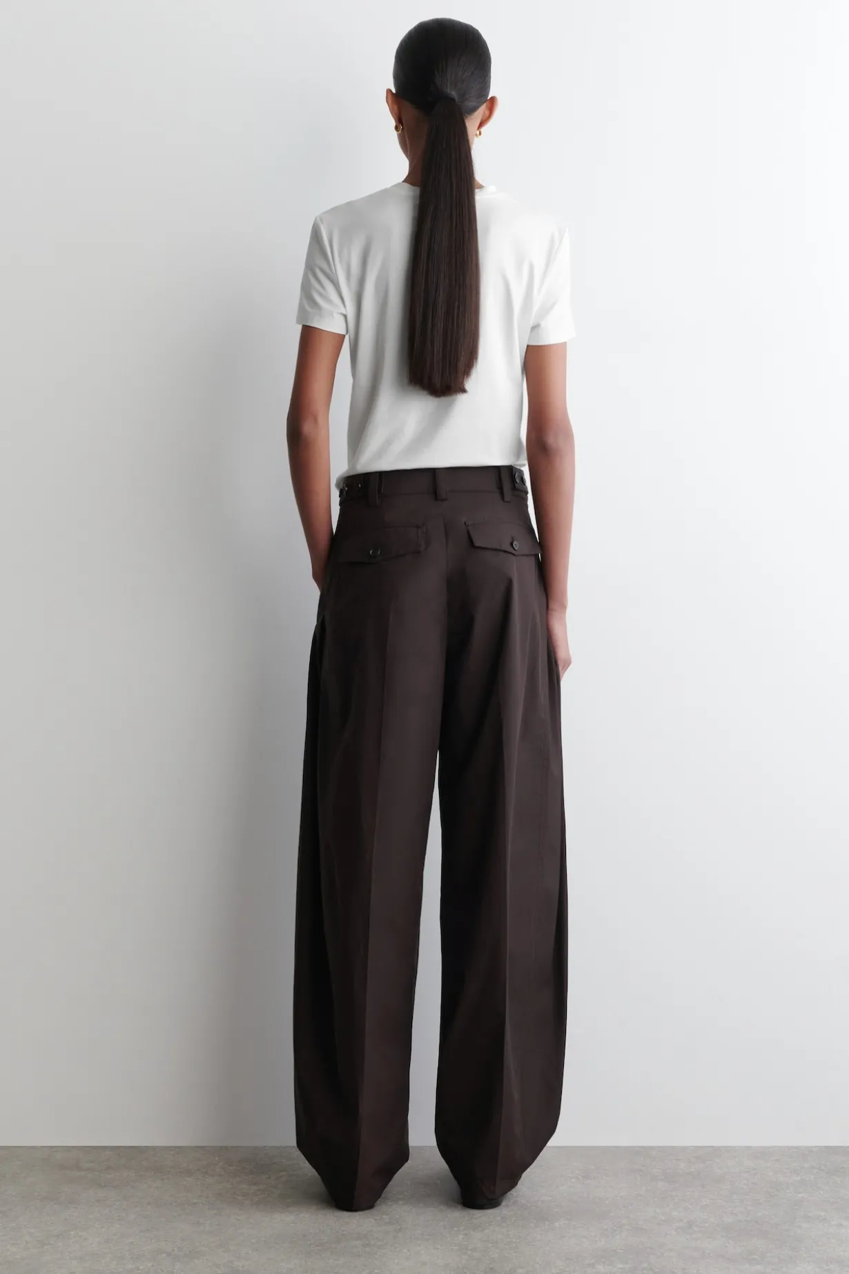 PLEATED COTTON BARREL-LEG TROUSERS