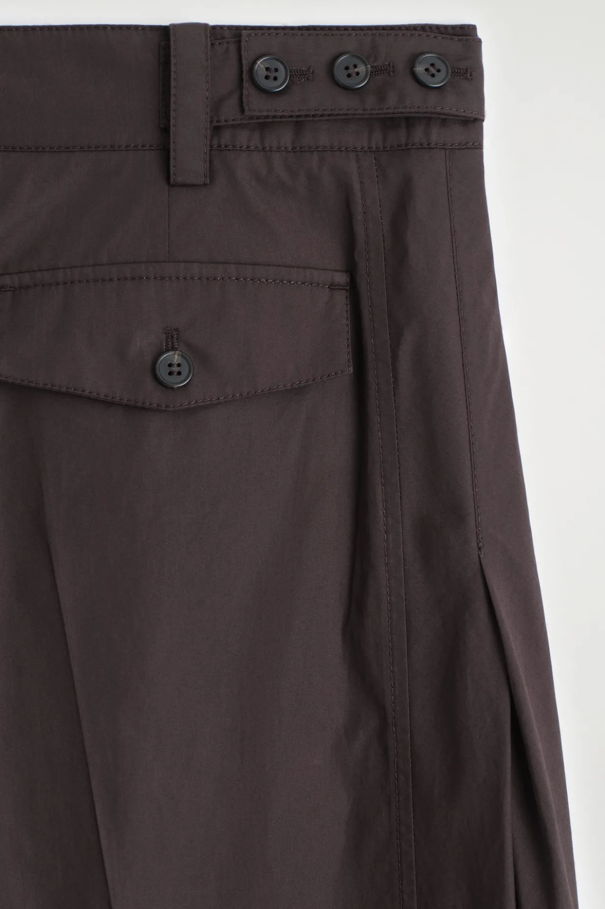 PLEATED COTTON BARREL-LEG TROUSERS