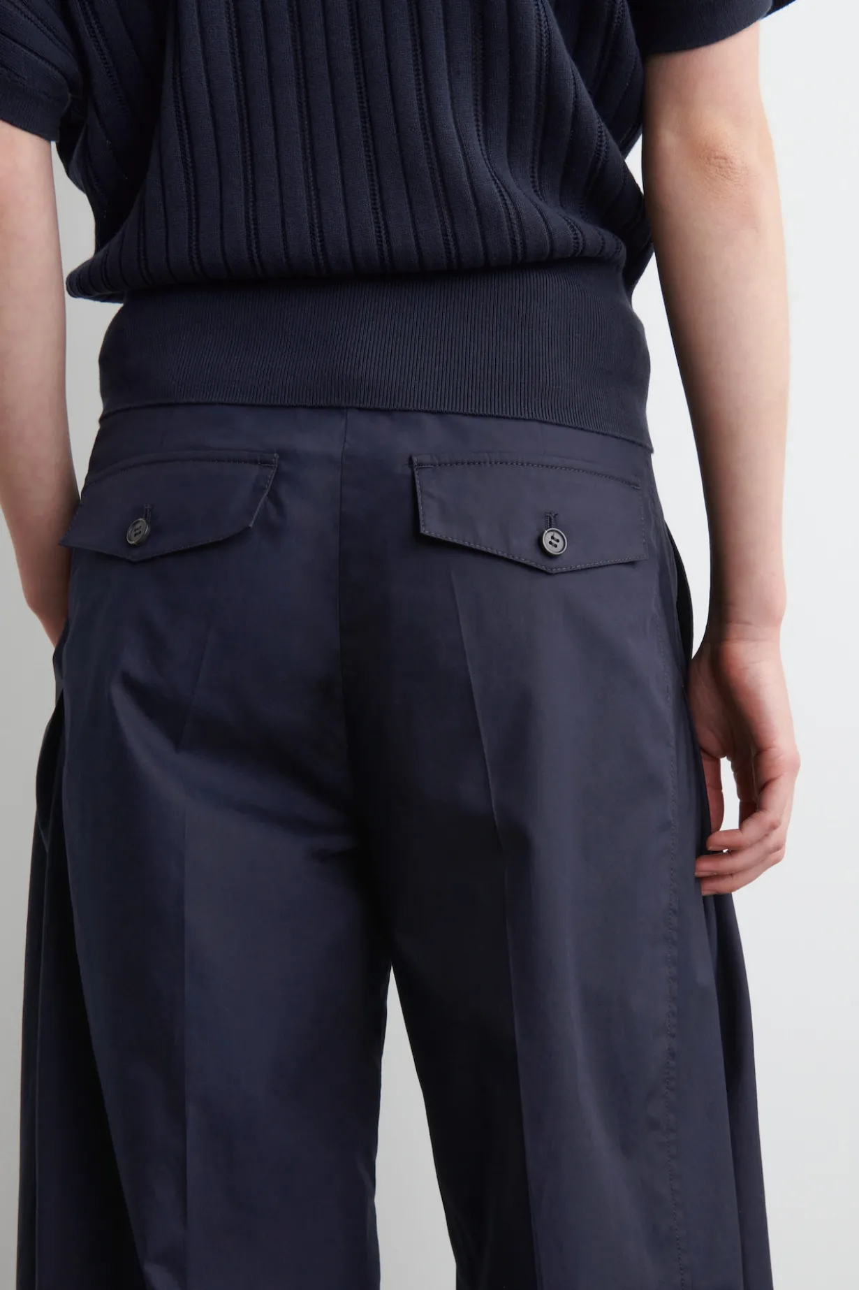 PLEATED COTTON BARREL-LEG TROUSERS