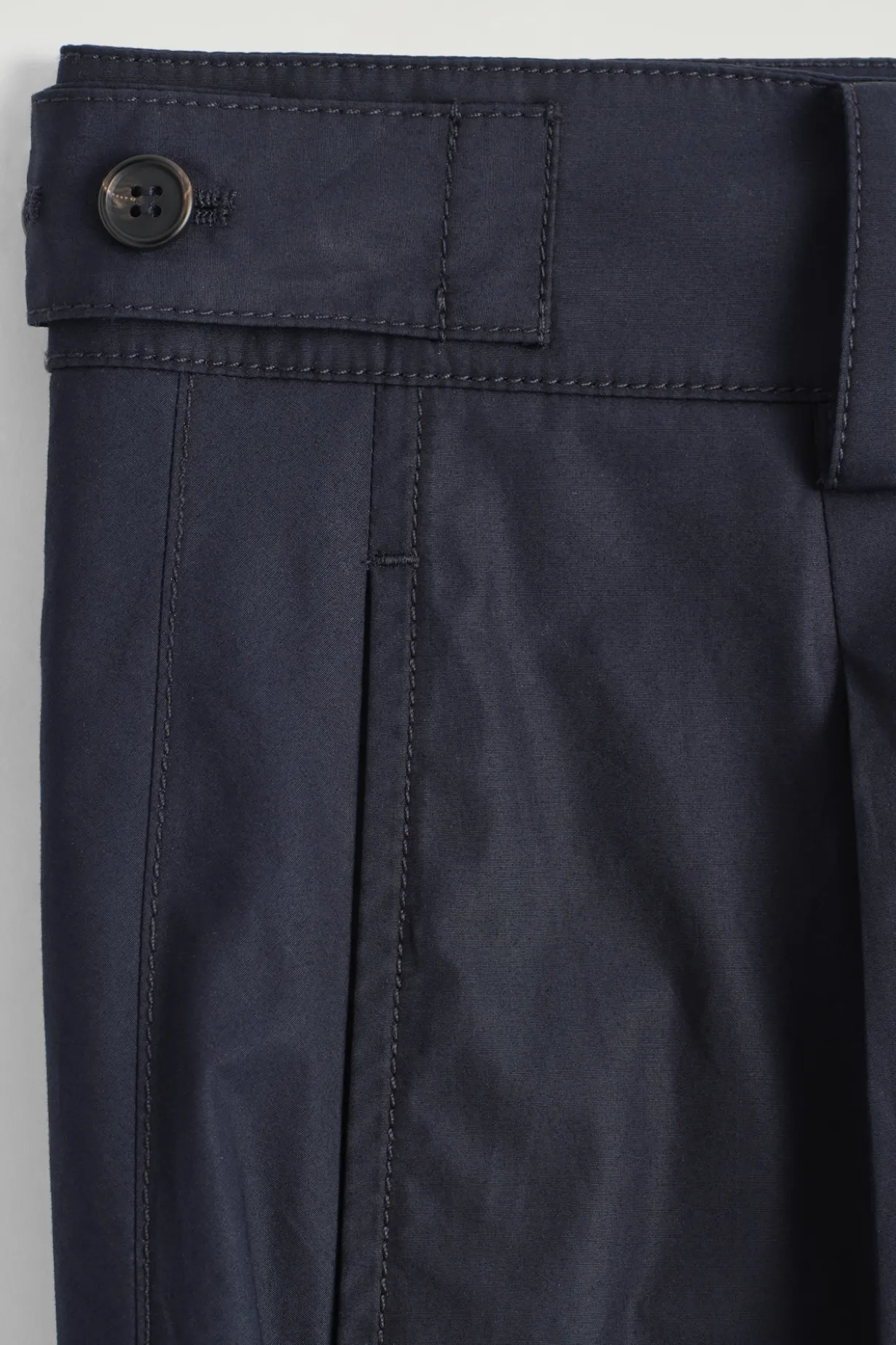 PLEATED COTTON BARREL-LEG TROUSERS