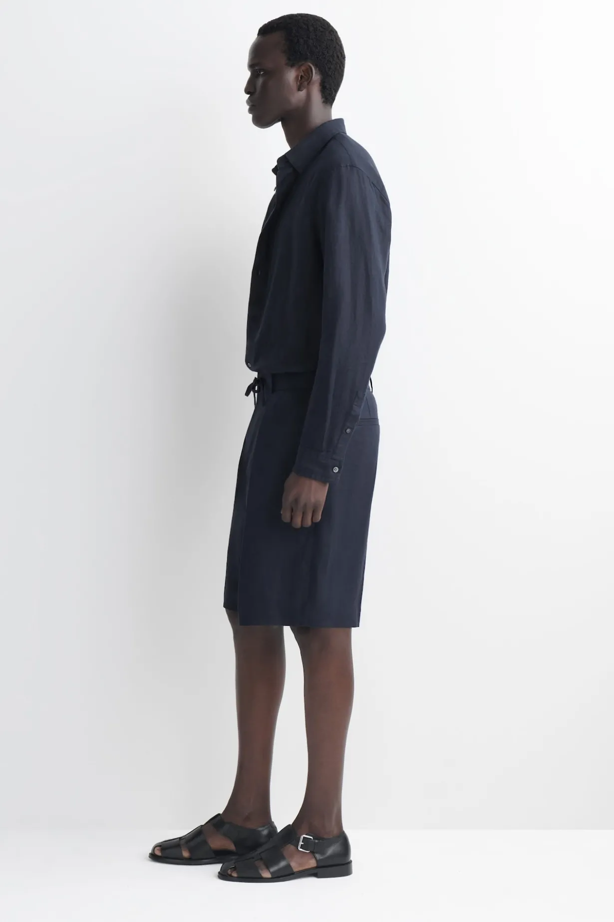 PLEATED LINEN DRAWSTRING SHORTS