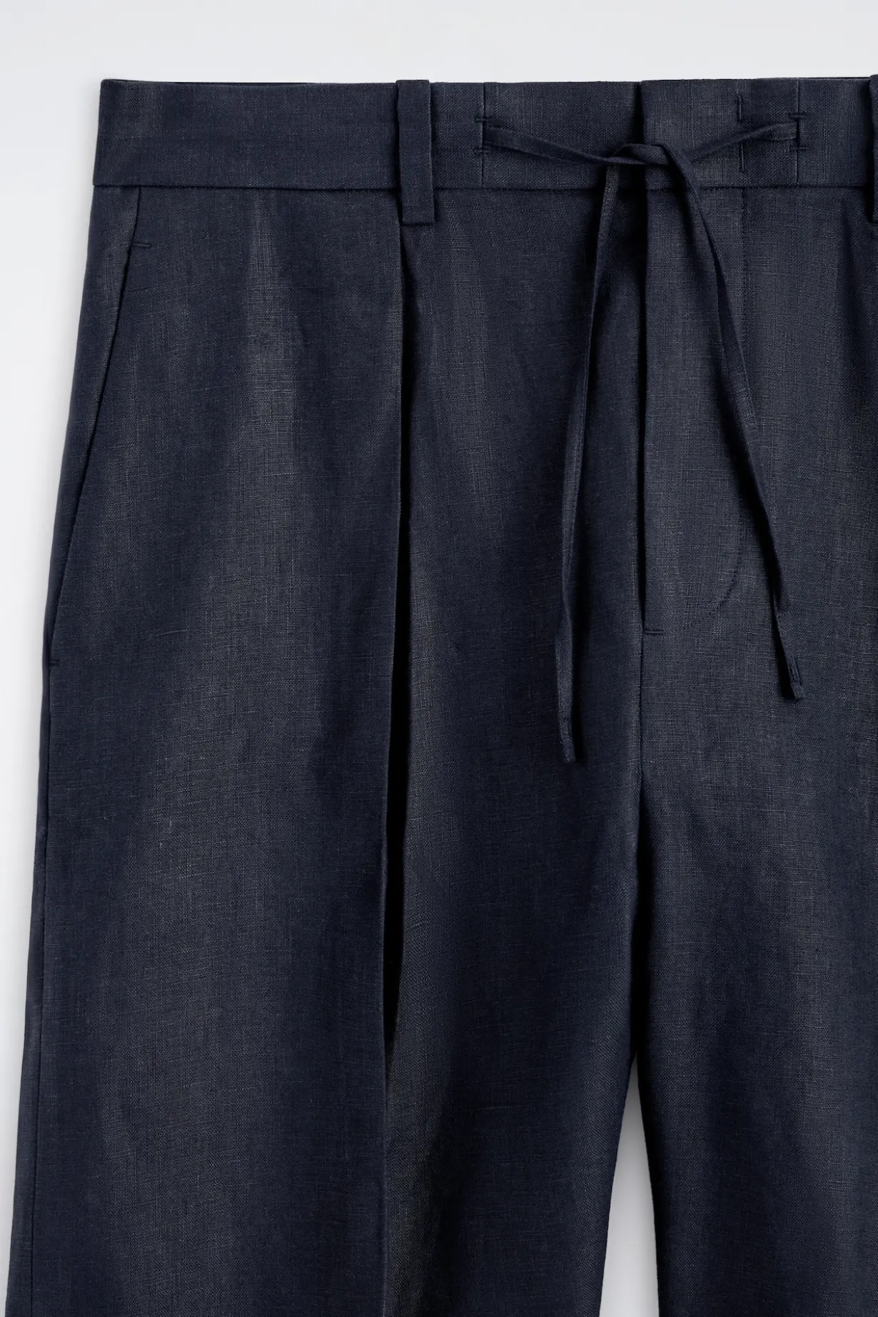 PLEATED LINEN DRAWSTRING SHORTS