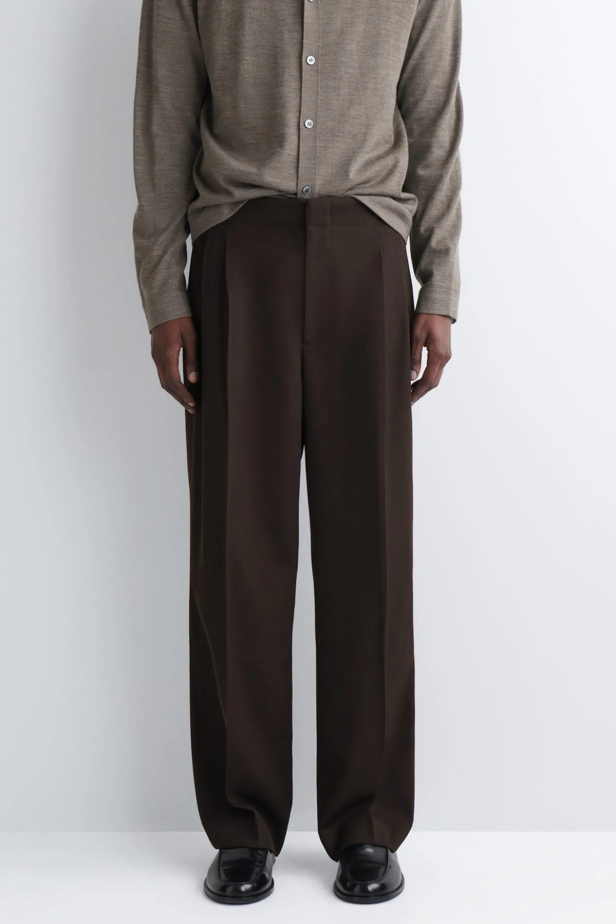 PLEATED RELAXED-FIT STRAIGHT-LEG TROUSERS