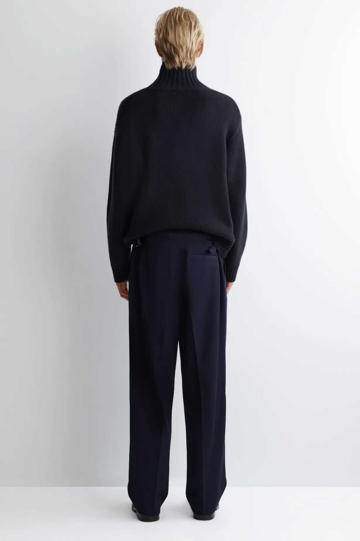 PLEATED RELAXED-FIT STRAIGHT-LEG TROUSERS