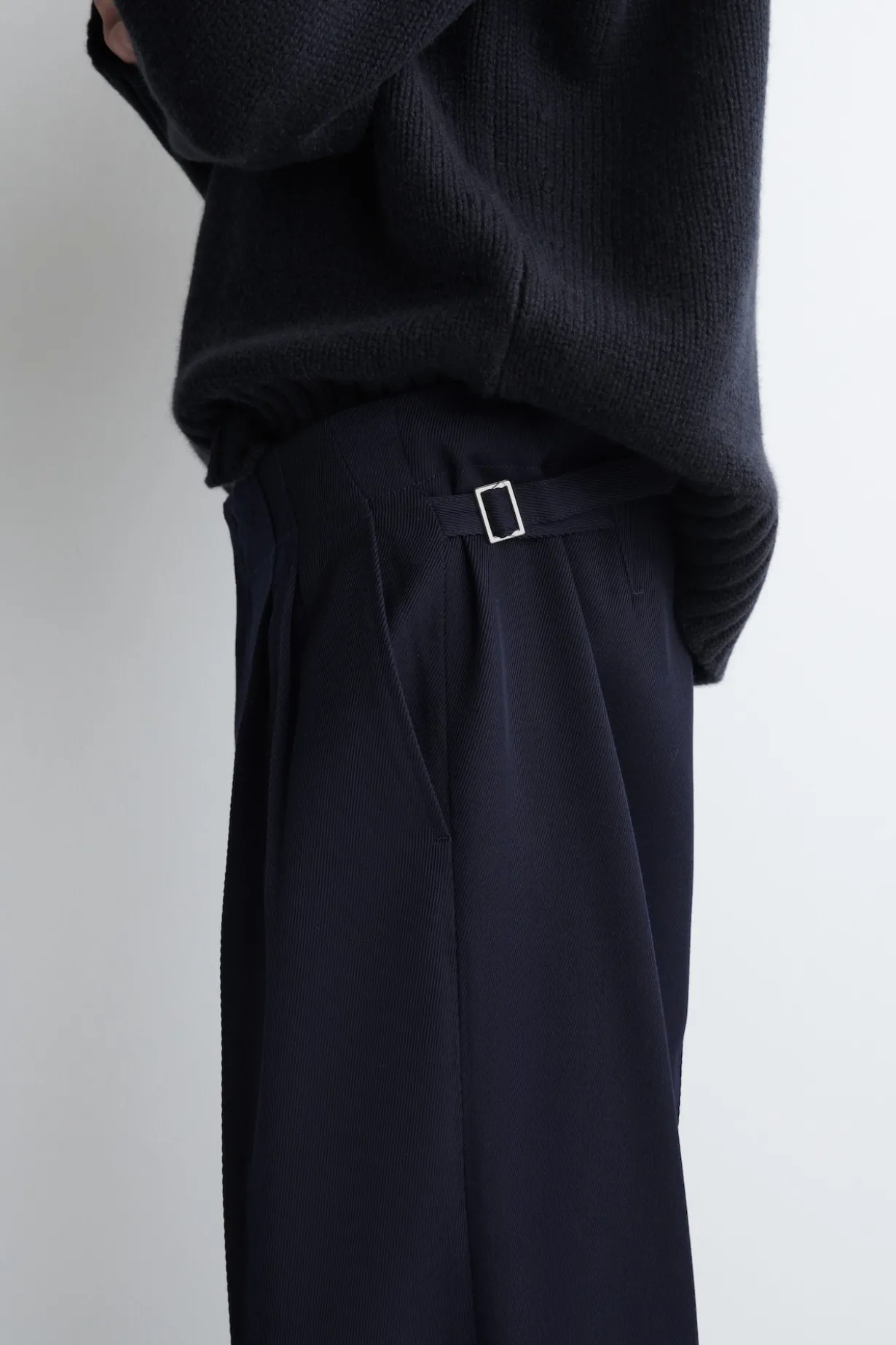 PLEATED RELAXED-FIT STRAIGHT-LEG TROUSERS