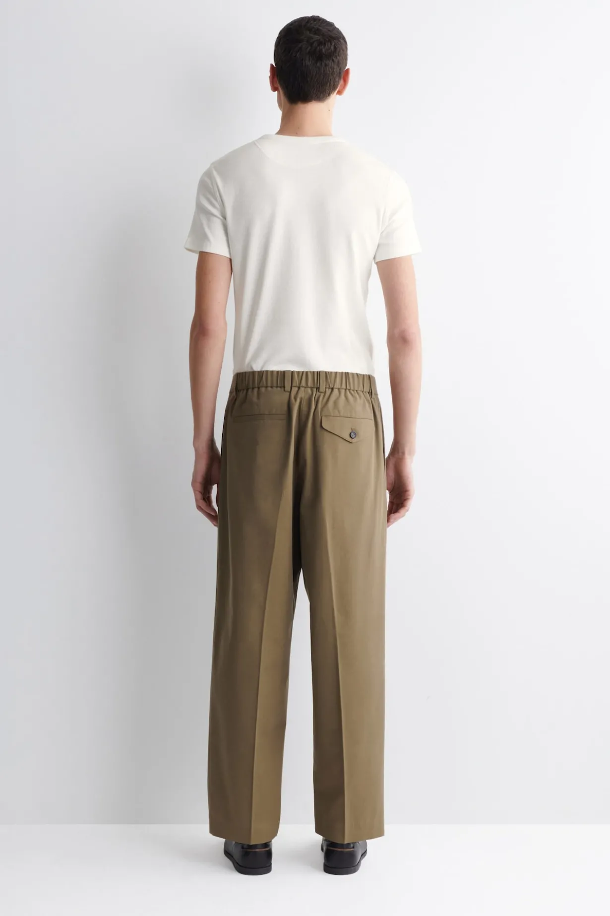 PLEATED RELAXED-FIT TAPERED PANTS