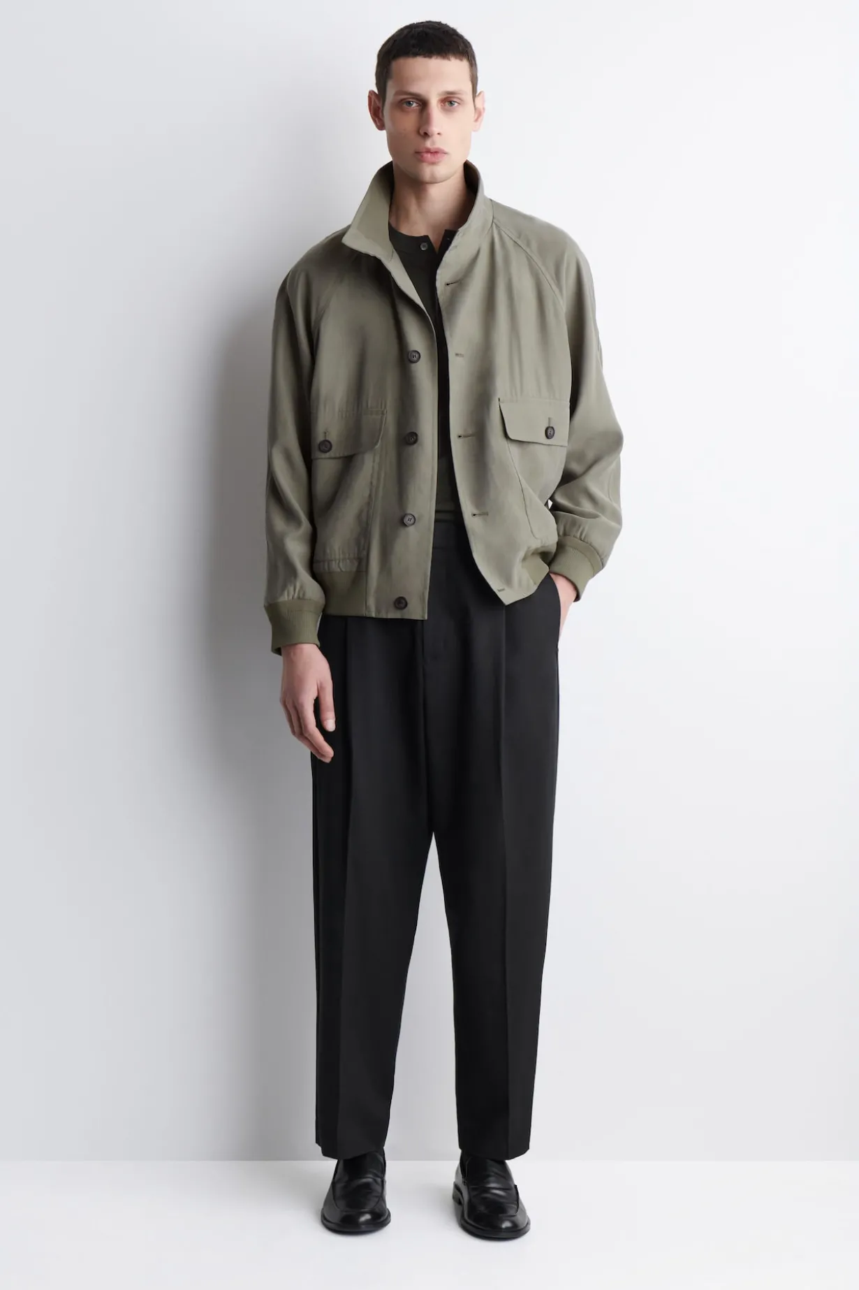 PLEATED RELAXED-FIT TAPERED PANTS