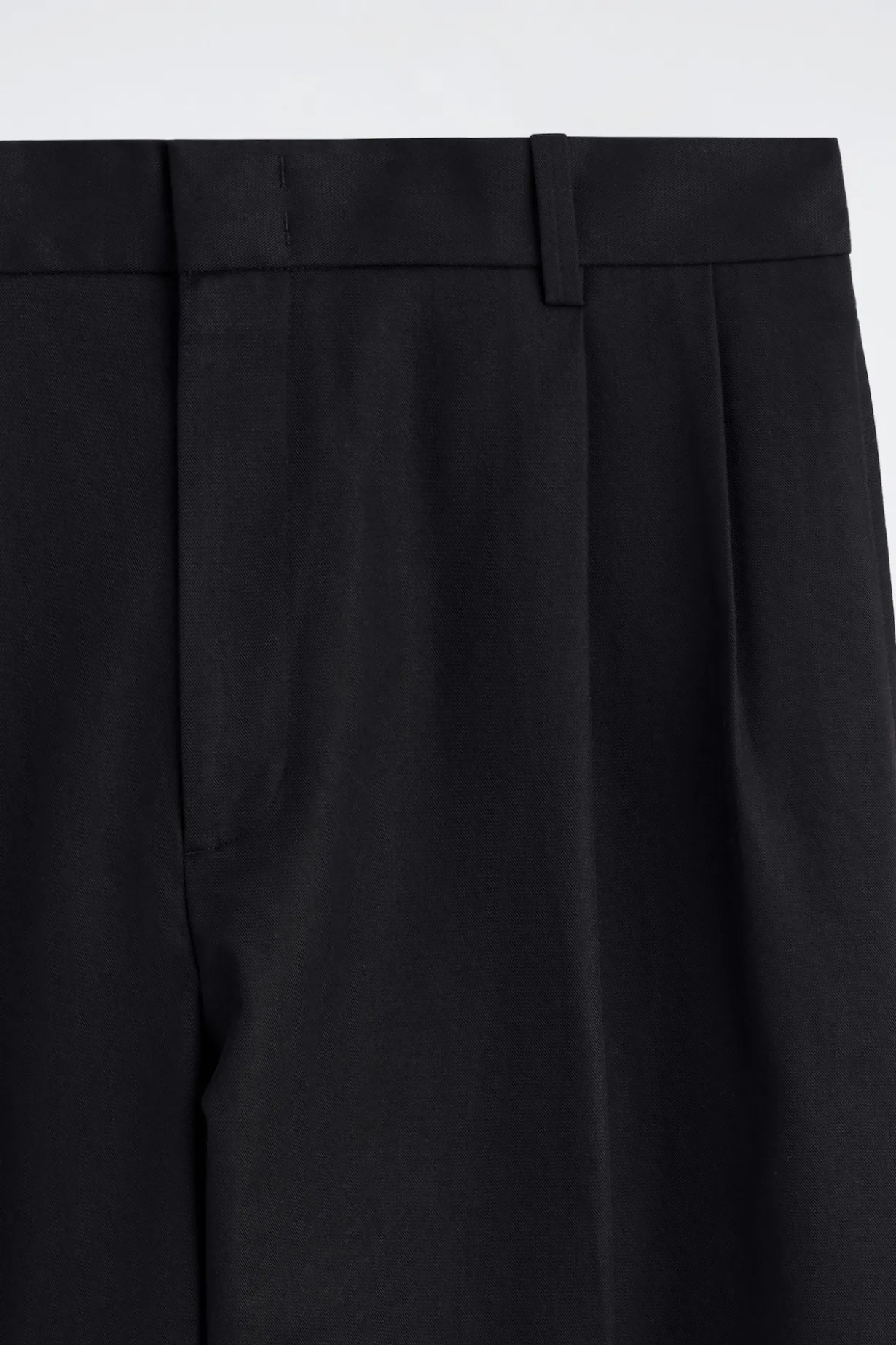 PLEATED RELAXED-FIT TAPERED PANTS