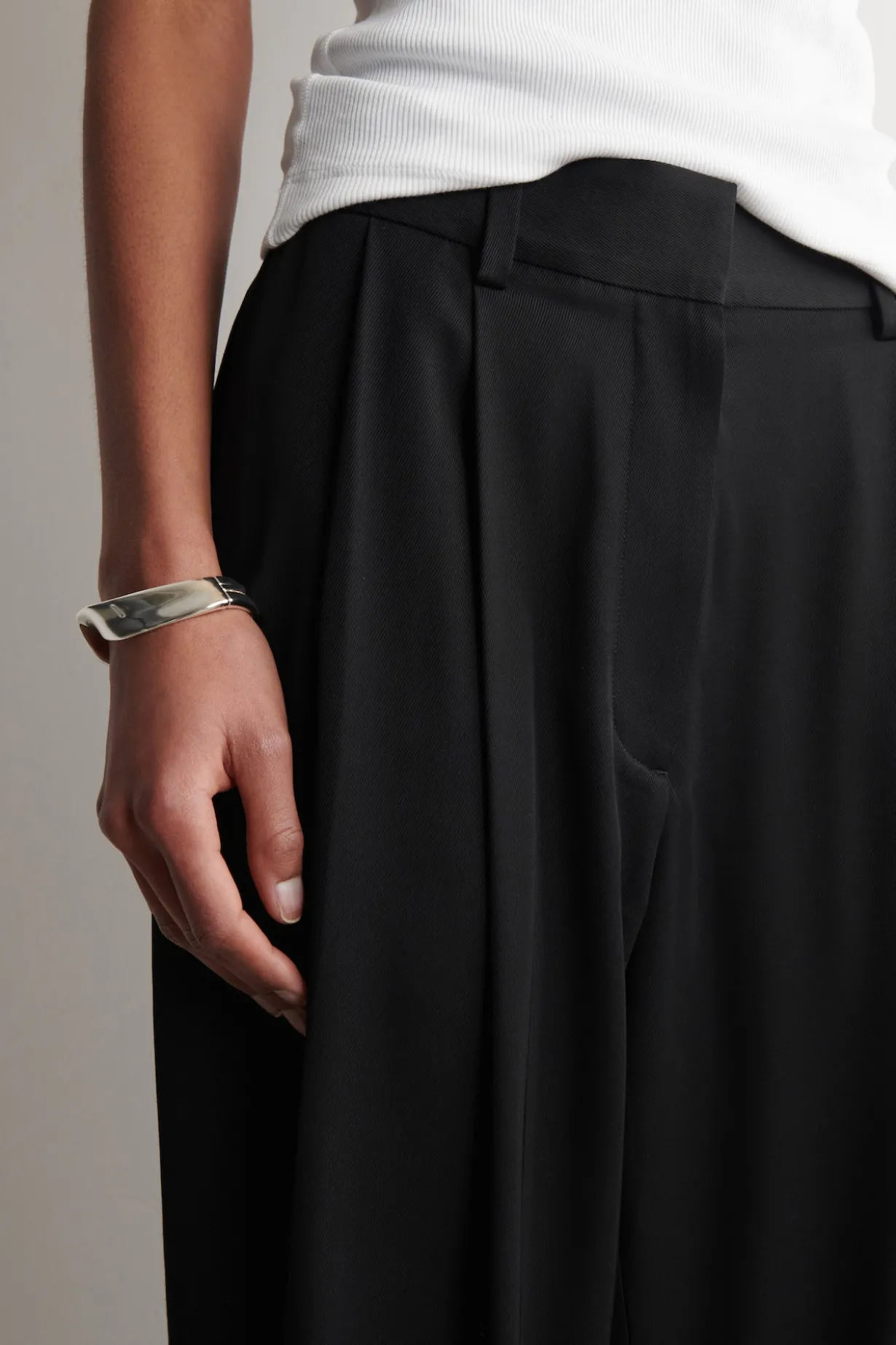 PLEATED TWILL BALLOON PANTS