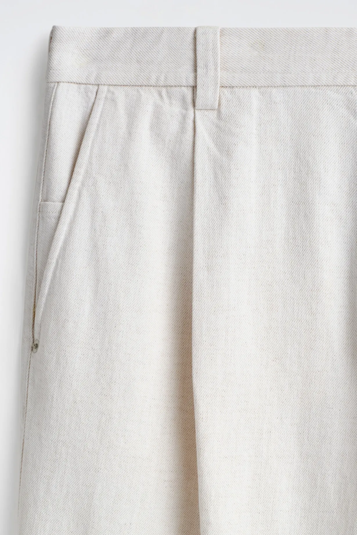 PLEATED WIDE-LEG DENIM PANTS