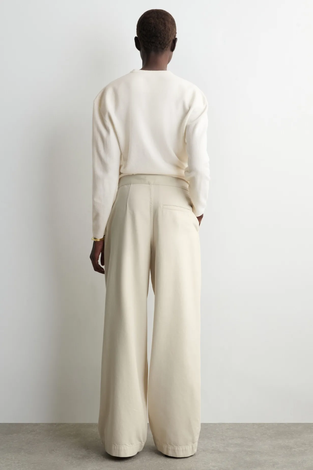 PLEATED WIDE-LEG DENIM PANTS