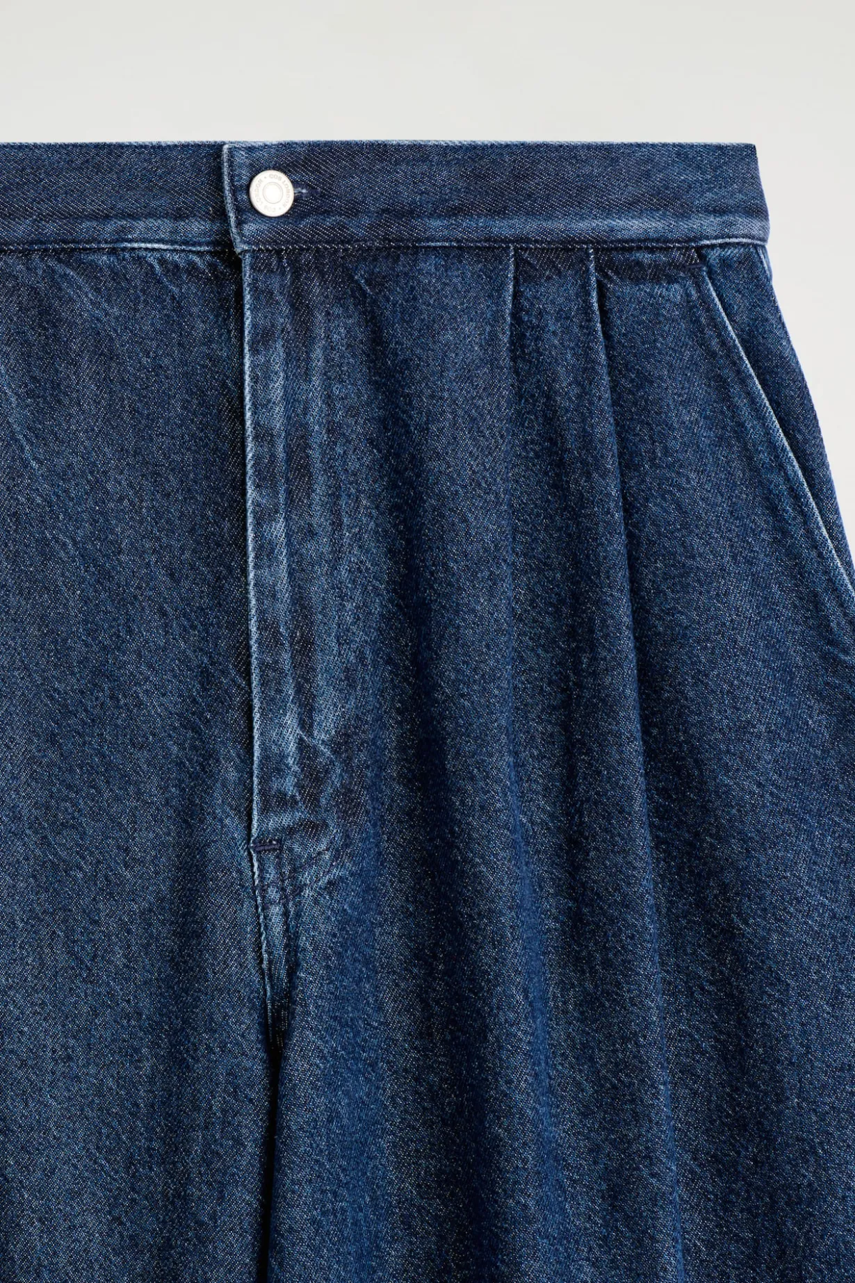 PLEATED WIDE-LEG DENIM PANTS