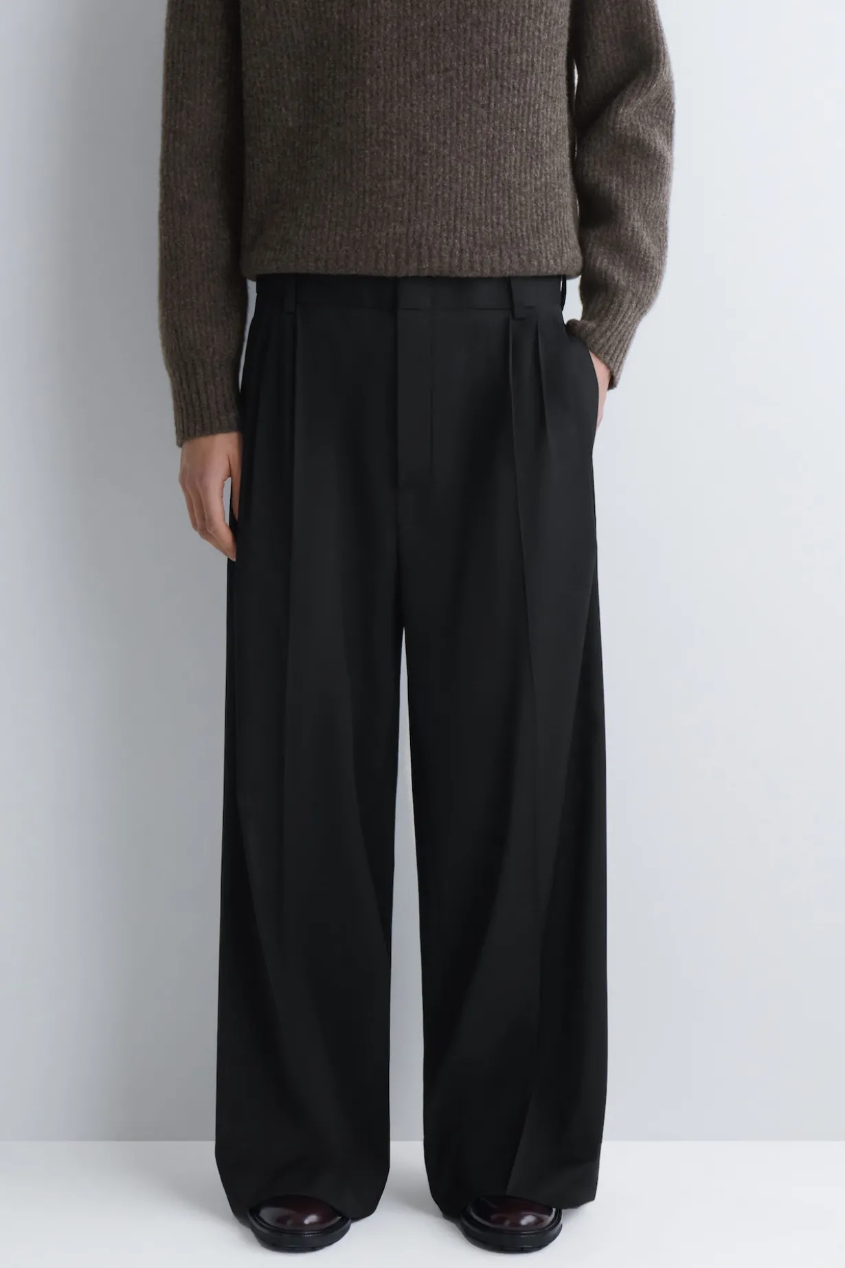PLEATED WOOL WIDE-LEG PANTS